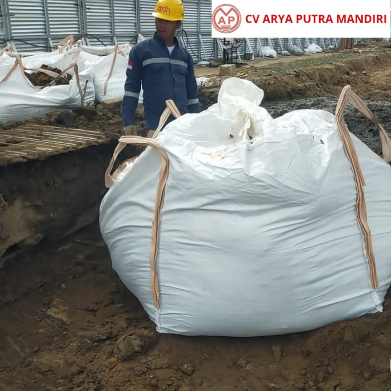 Mengatasi banjir dengan menyusun jumbo bag